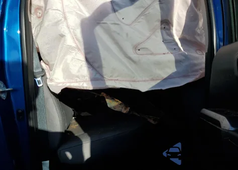 2017 Toyota Tacoma Double Cab z USA, uszkodzony, nr VIN 3TMAZ5CN3HM043870